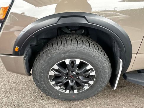 Used 2021 Nissan Titan PRO-4X w/ Pro-4x Convenience Package AWD/4WD image 5