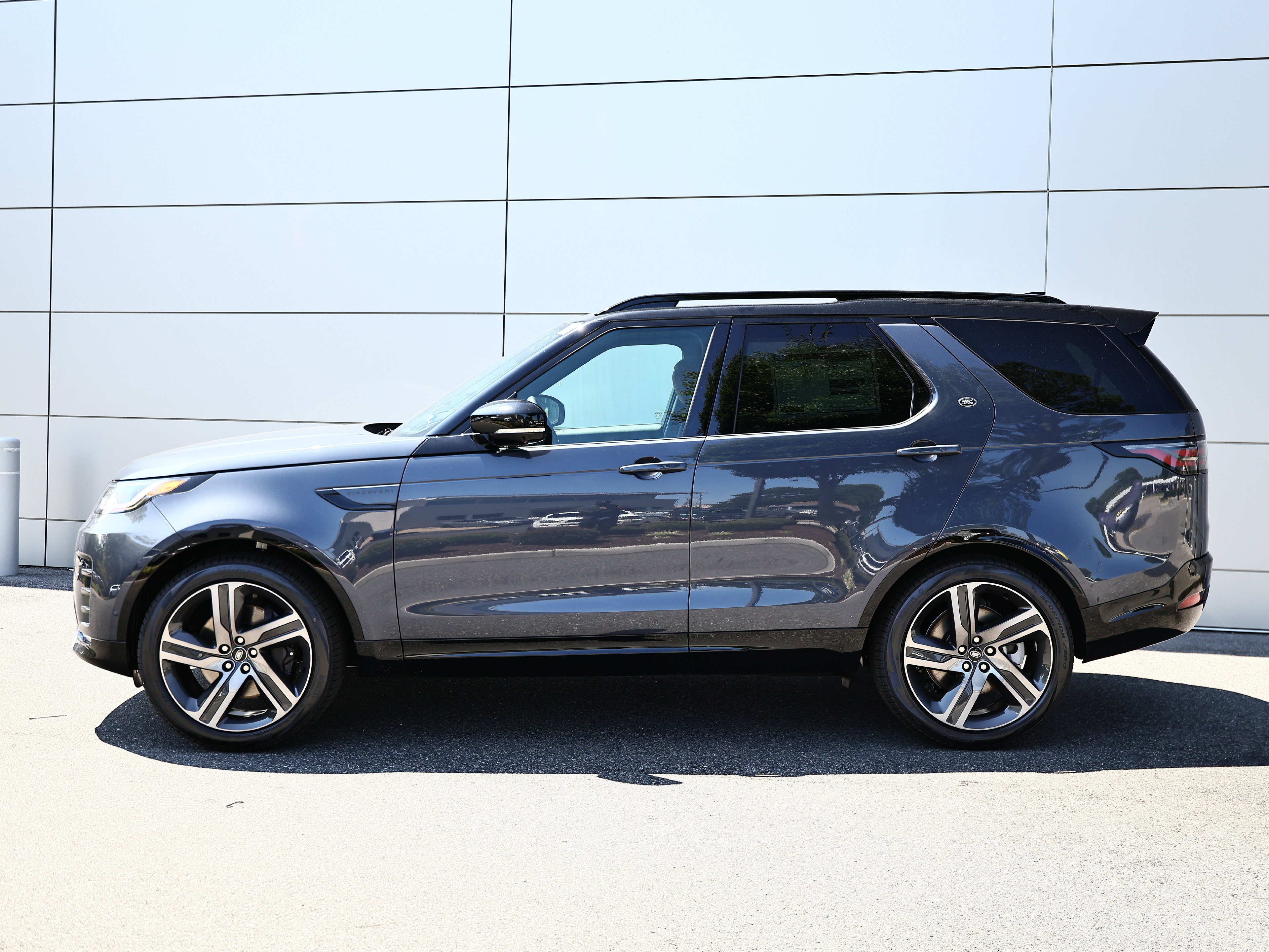 New 2026 Land Rover Discovery Limited Edition AWD/4WD image 4