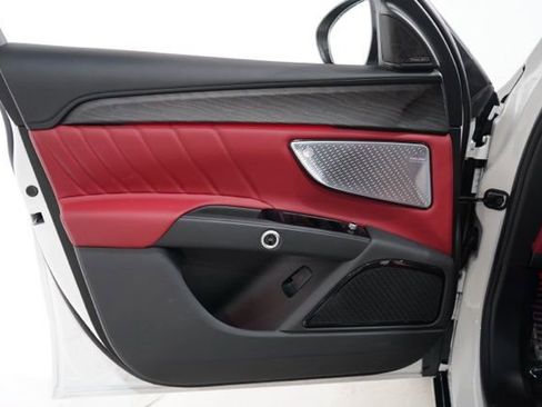 Used 2025 Maserati Grecale Modena image 16