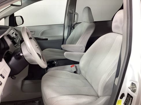 Used 2013 Toyota Sienna LE FWD image 10