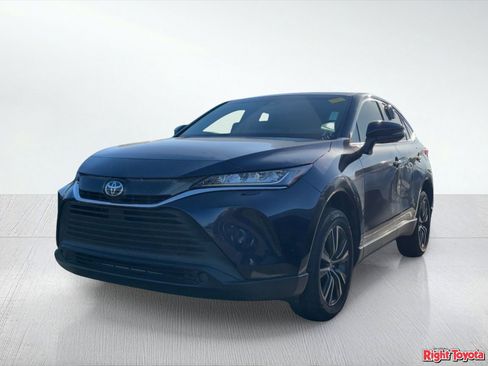 Used 2021 Toyota Venza LE image 2