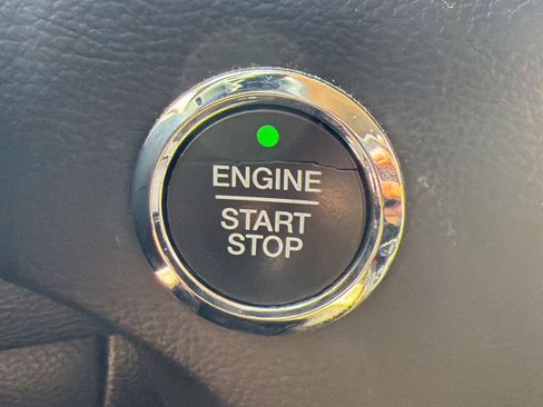 Used 2018 Ford Edge SEL w/ Equipment Group 201A image 25