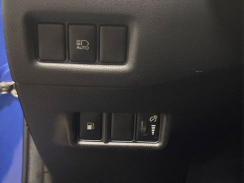 Used 2019 Toyota C-HR LE image 30