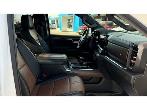 Certified 2023 Chevrolet Silverado 1500 High Country w/ Z71 Off-Road Package image 8