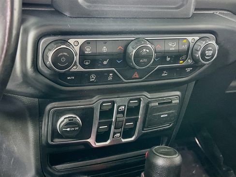 Used 2023 Jeep Gladiator Sport AWD/4WD image 15