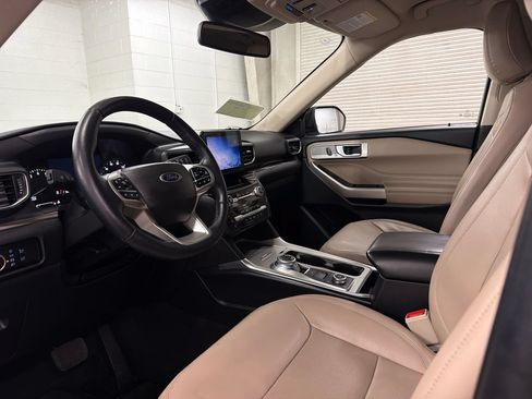 Certified 2023 Ford Explorer Limited AWD/4WD image 7