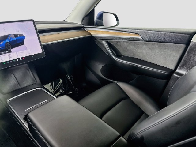 Used 2022 Tesla Model Y Long Range AWD/4WD image 23
