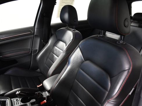 Used 2019 Volkswagen GTI SE FWD image 17