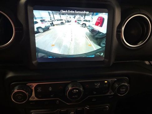 Used 2023 Jeep Wrangler Unlimited Sahara w/ Cold Weather Group AWD/4WD image 16