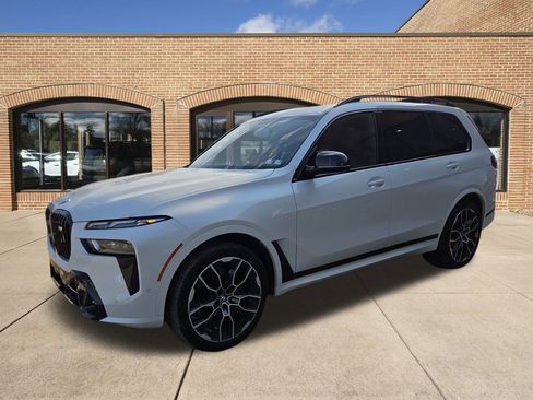 Used 2026 BMW X7 M60i image 8