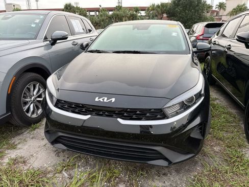 Used 2023 Kia Forte LXS w/ LXS Technology Package FWD image 8