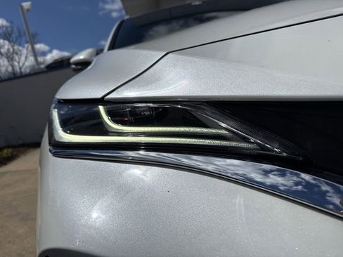 Used 2021 Toyota Venza Limited w/ Advanced Technology Package image 15