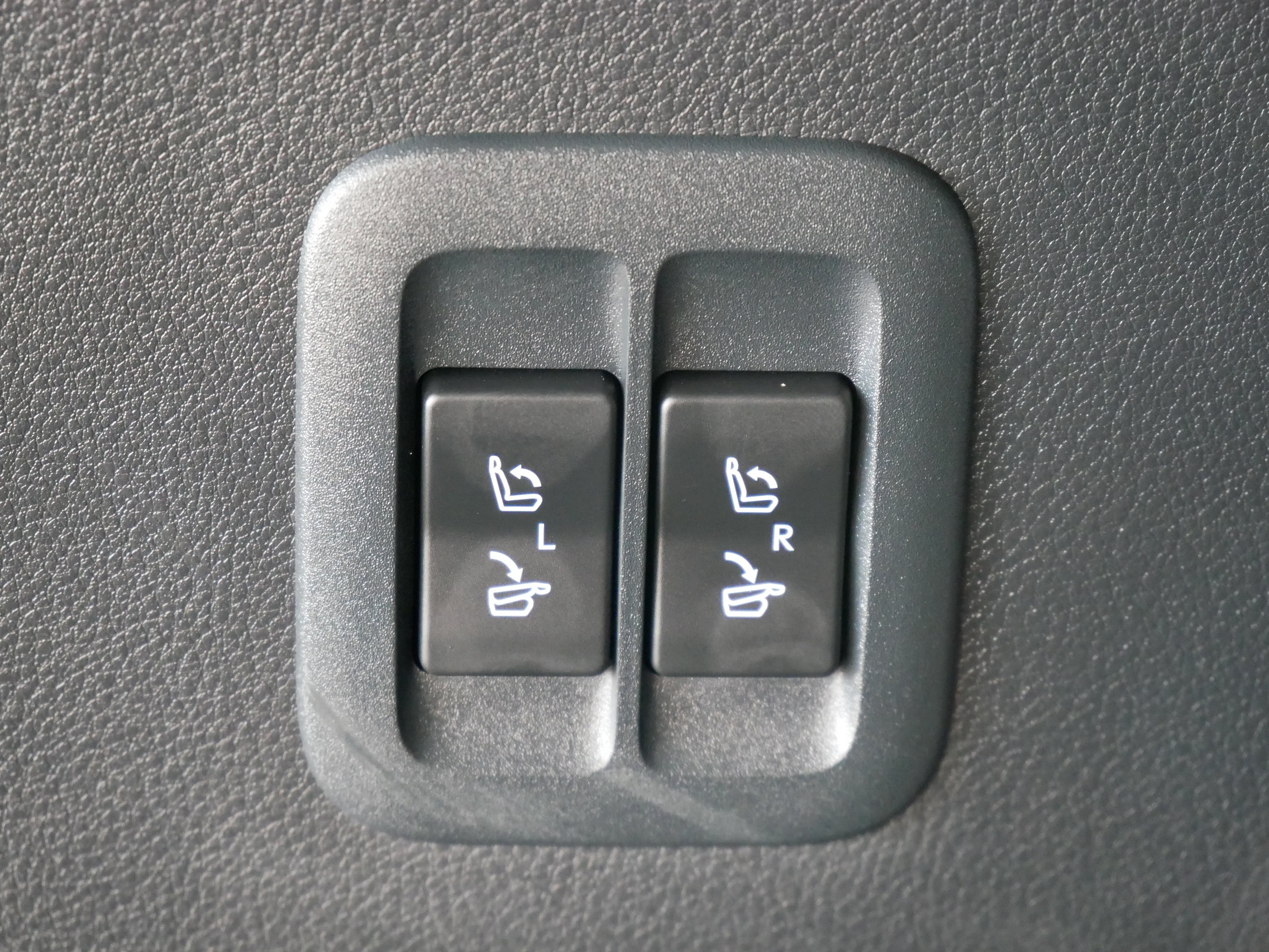 Certified 2026 Lexus TX 550h AWD Plug-In Hybrid w/ Technology Package image 27
