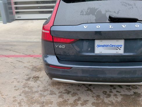 Used 2025 Volvo V60 B5 Cross Country Plus image 16