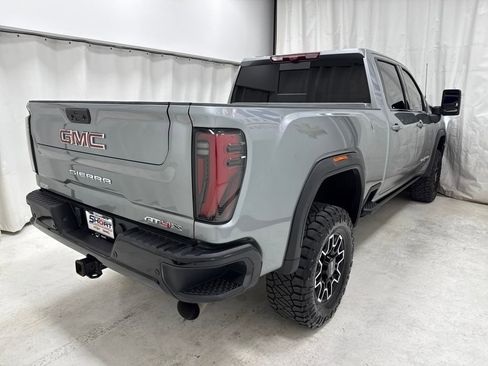 Used 2025 GMC Sierra 2500 AT4X image 4