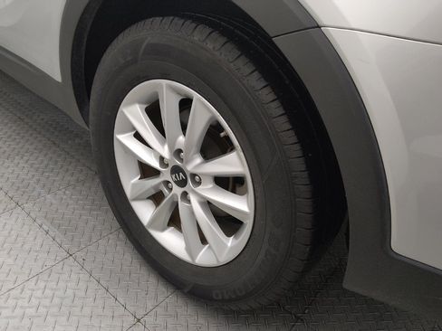 Used 2020 Kia Sorento LX image 31