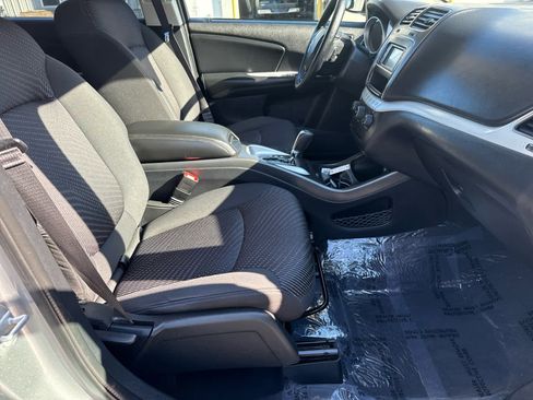 Used 2017 Dodge Journey SXT w/ Comfort/Convenience Group image 12