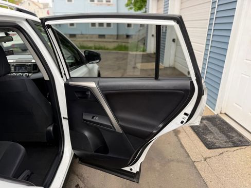 Used 2015 Toyota RAV4 LE AWD/4WD image 28