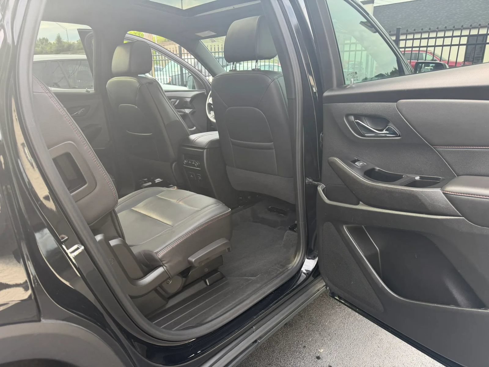 Used 2023 Chevrolet Traverse RS AWD/4WD image 19