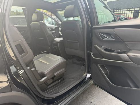 Used 2023 Chevrolet Traverse RS AWD/4WD image 19