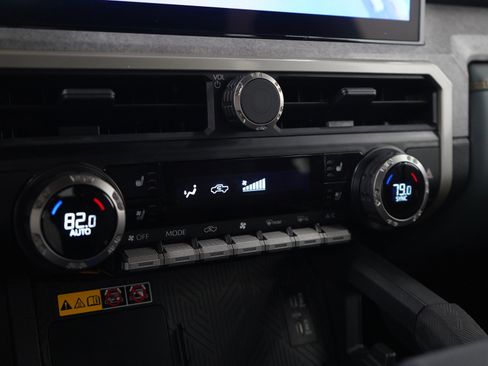 Used 2025 Toyota Tacoma Trailhunter image 21