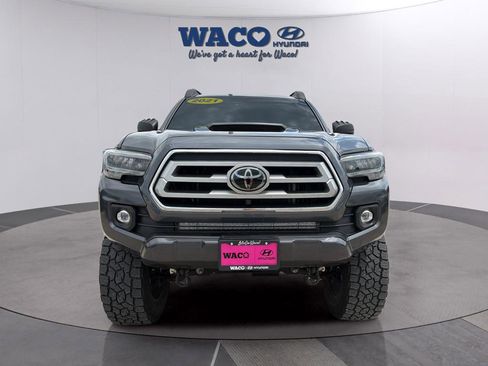 Used 2021 Toyota Tacoma Limited AWD/4WD image 3