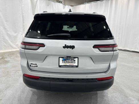 Used 2025 Jeep Grand Cherokee L Laredo AWD/4WD image 4