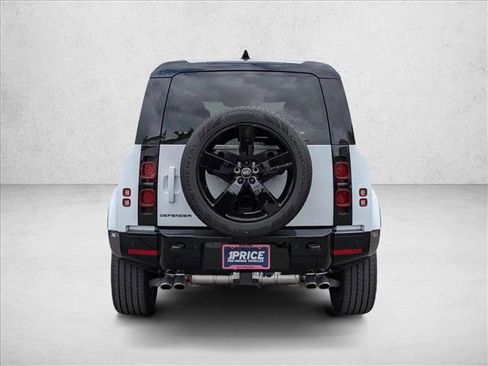 Used 2025 Land Rover Defender 110 X-Dynamic SE AWD/4WD image 8