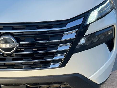 Used 2024 Nissan Rogue SV image 9