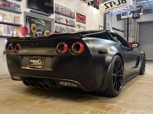 Used 2013 Chevrolet Corvette Z06 w/ 3LZ Preferred Equipment Group RWD image 7