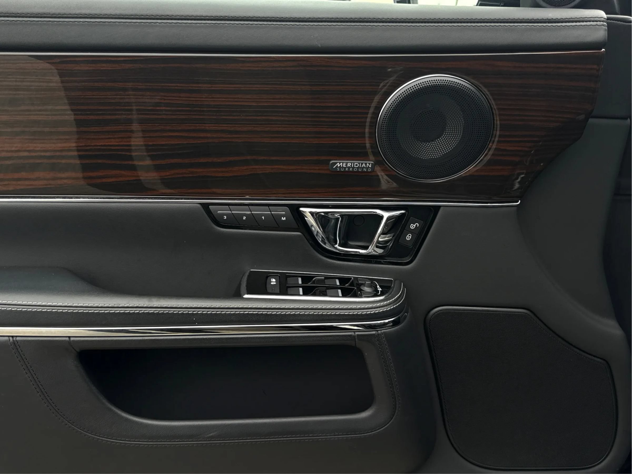 Used 2017 Jaguar XJ L Portfolio RWD image 42