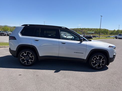 Used 2026 Jeep Cherokee Overland w/ Advanced Pro Tech Group AWD/4WD image 5