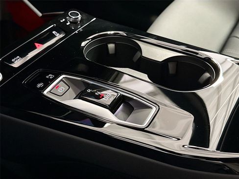 Certified 2027 Audi Q6 e-tron Premium Plus AWD/4WD image 17
