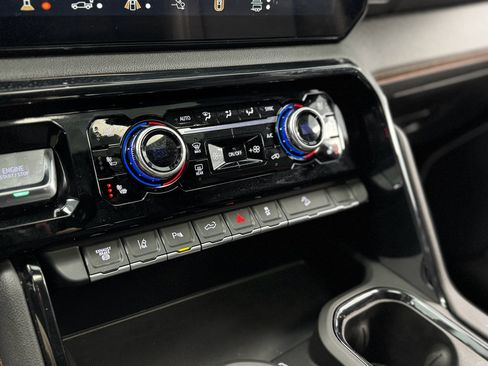 Used 2025 GMC Sierra 2500 AT4 image 30