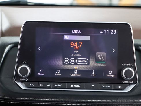 Used 2023 Nissan Rogue SV image 19