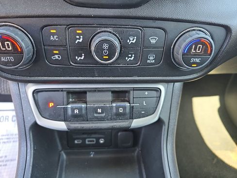 Used 2023 GMC Terrain SLT w/ Infotainment Package II image 17