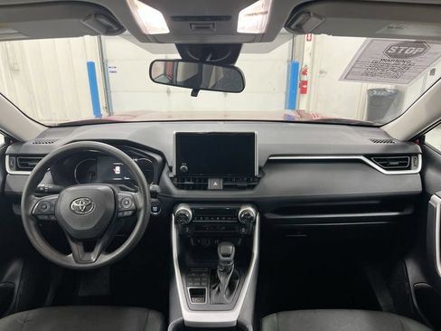 Used 2025 Toyota RAV4 XLE AWD/4WD image 10