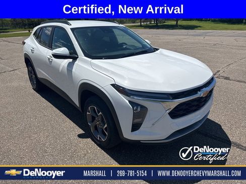 Used 2025 Chevrolet Trax LT w/ Driver Confidence Package FWD image 5