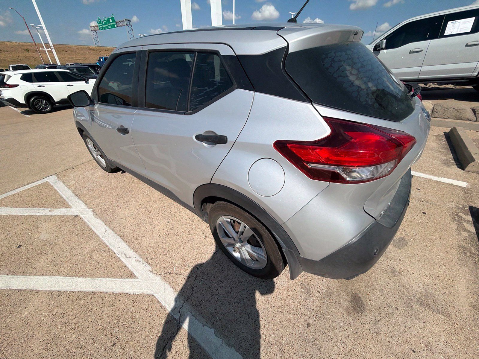 Used 2020 Nissan Kicks S FWD image 11