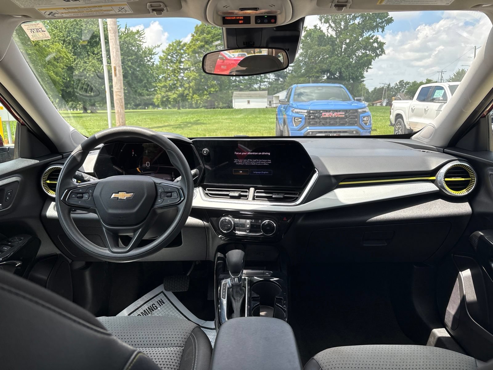 Used 2025 Chevrolet Trax LT FWD image 24