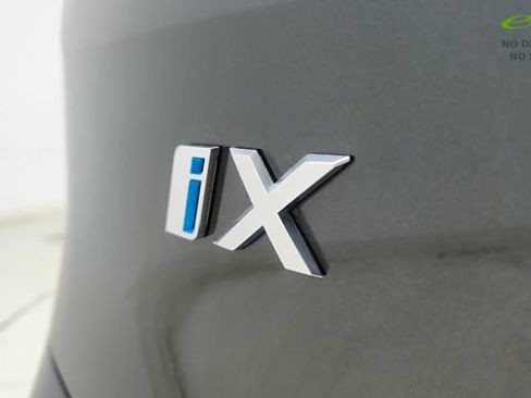Used 2024 BMW iX xDrive50 w/ Sport Package AWD/4WD image 17
