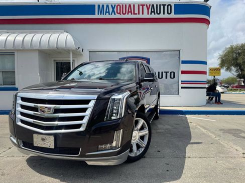 Used 2016 Cadillac Escalade ESV Luxury image 2