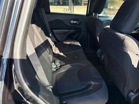 Used 2015 Jeep Cherokee Latitude w/ Cold Weather Group image 22