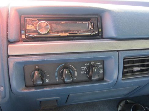 Used 1995 Ford F150 4x4 Regular Cab image 12