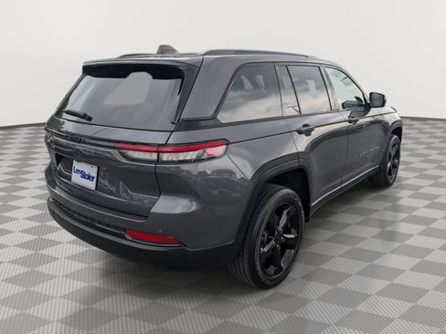 Used 2023 Jeep Grand Cherokee Altitude AWD/4WD image 5