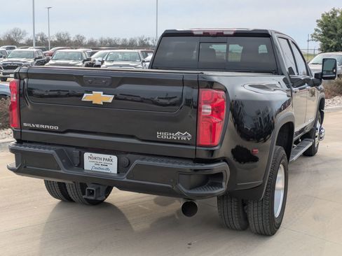 Used 2025 Chevrolet Silverado 3500 High Country w/ High Country Premium Package image 3