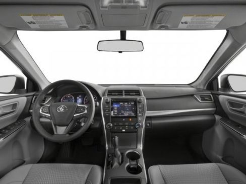 Used 2017 Toyota Camry SE w/ Moonroof Package image 9