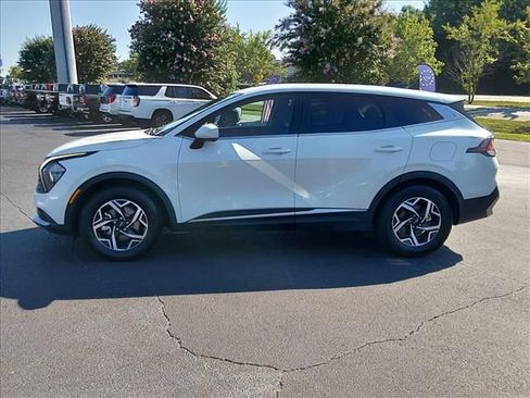 Used 2023 Kia Sportage LX FWD image 7