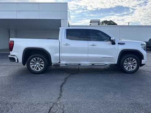 Used 2024 GMC Sierra 1500 Denali w/ Technology Package AWD/4WD image 2