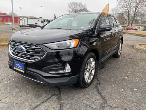 Used 2024 Ford Edge Titanium image 3